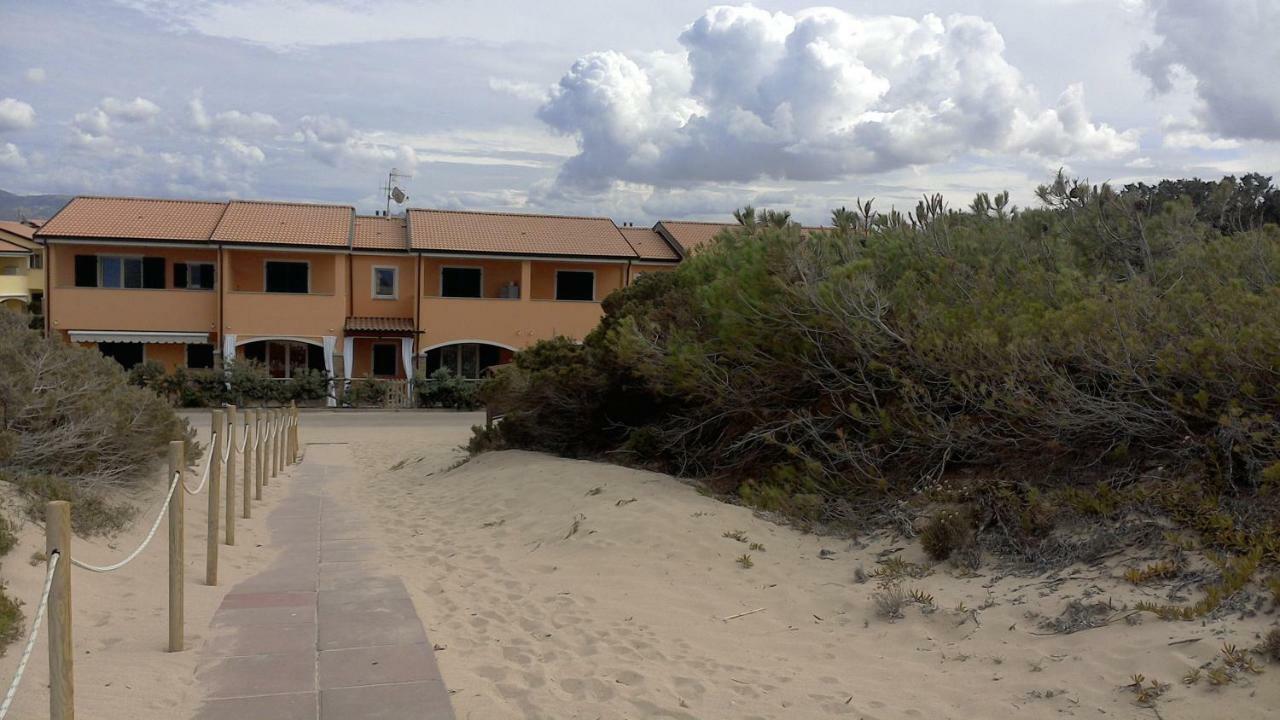 La Casa Sulle Dune Badesi Exterior photo